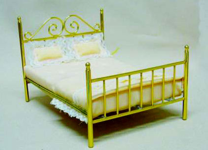 Brass Double Bed With Peach Covers